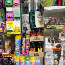 Hier ist auf engstem Raum alles kunterbunt zusammengestellt.