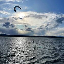 Viele Kite-Surfer zeigen ihr Können!