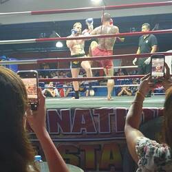 Auch er gewann in der 5ten Runde mit einem KO.