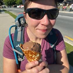 Das Dinner besteht aus einer Kugel Schoki-overload☺️☺️☺️