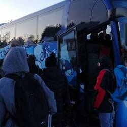 Der Bus steht bereit.