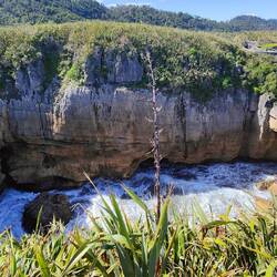 Ein Blowhole... Beeindruckendes Wasserspiel.