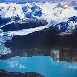 Das lange weiße Stück: Akkumulationszone/ das linke: Ablatiinszone