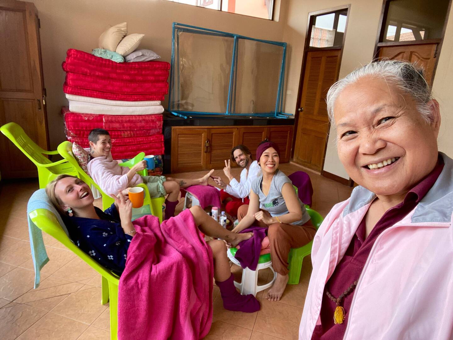 Foot massage class with Dot