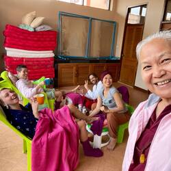 Foot massage class with Dot