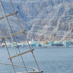 Arriving in Kuzmar. Only accessible by sea