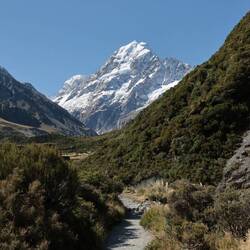 Weg ist schwer verfehlbar- immer dem Eisberg hinterher!