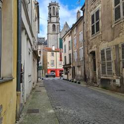 Blick auf die Stiftskirche St. Gengoul