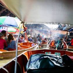 floating market - mit dem boot gings durch den schwimmender markt