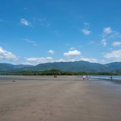 Hier stehen wir AUF der Walflosse...😉🐋