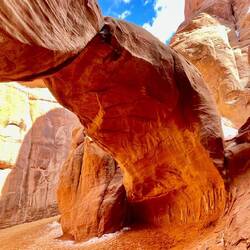 There isn't much holding the arch up