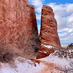 The trail out of Sand Dune Arch