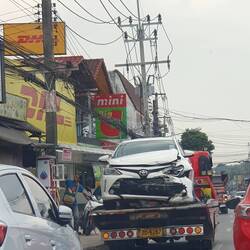 Es soll wenige Unfälle auf Samui geben. Wir sahen bei unserem Ausflug gleich Zwei.