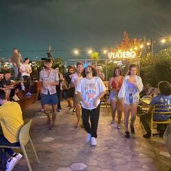 Salsa Unterricht auf dem Dach unseres Hostels