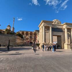 Puerta del Puente o Arco del Triunfo