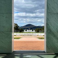 Blick auf den Hügel und das alte Parlament