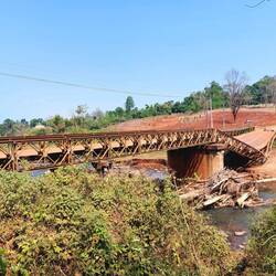 Wir haben uns immer gefragt, ob diese Brücken wirklich halten. Demfall Nein 😅