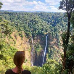 Zum Abschluss noch ein Besuch beim letzten Wasserfall auf unserer Tour, der Tad Fane Wasserfall 🤩