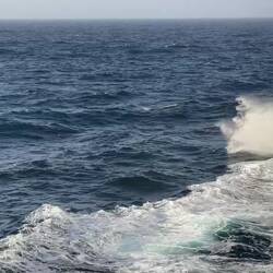 Insignia splashing through the Atlantic ... but with little noticeable motion of the ocean.