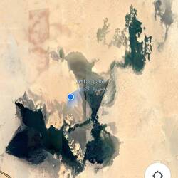 Al Asfar lake, lost in the desert