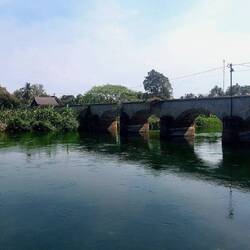 Die erste Bahnstrecke von Laos führte über diese Brücke und verbindet Don Det mit Don Khon 🚂