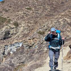 Bergab geht's eh immer gut (musste kurzzeitig die Mütze festhalten wegen Wind)