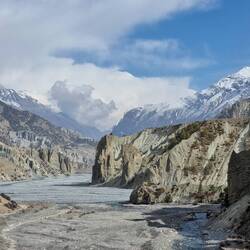 Von ganz da hinten kommen wir