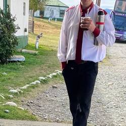 Unser Busfahrer vertreibt sich die Wartezeit mit Mate-Tee-Trinken.