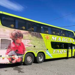Unser Reisebus. Wir sitzen wie immer oben....der Sicht wegen; leider nicht in der ersten Reihe!