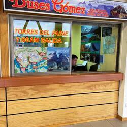 Am Busterminal von Puerto Natales kaufen wir Tickets für den Nationalpark "Torre des Paine".