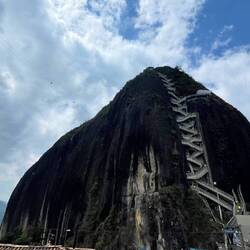 Piedra del Peñol will von uns erklommen werden