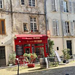 Platz an der Basilika St. Pierre