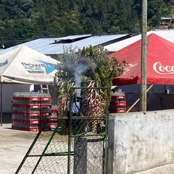 Frau eines Leaders während eines Gebets