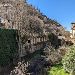 Walk along the Carrera del Darro