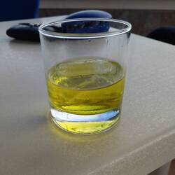 Auf Nachfrage, das ist ein Kräuterlikör