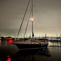 Discovery casting the lines from our slip in Waterford Harbor Marina. (photo cred: Nathan Blauser)