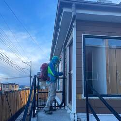 Martin friert! Schnell wird die Wohnung aufgeschlossen und hinein geht es in die Wärme!