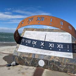 Sun dial with the Magellan Straight
