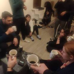 Francesca ha preso davvero a cuore il suo compito: controlla l'app dell'Aurora