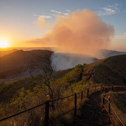 Sonnenuntergang über dem Nindiri-Vulkan!😍