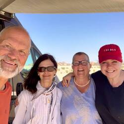 Aus USA und UK, arbeiten für NEOM