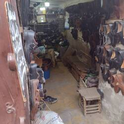 Medina shops - shoe repairs and sales