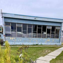 Alles Bauten im amerikanischen Stil: hier der Social Club.