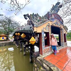 Pont japonais en bois sur la route de Hoi An