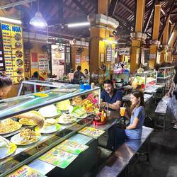 Marché couvert, ideal pour un repas delicieux et pas cher