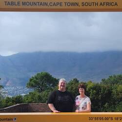 Der wolkenverhangene Tafelberg