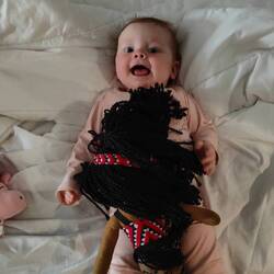 Mittagsschläfchen mit Maries neuer Puppe 'Manuka'