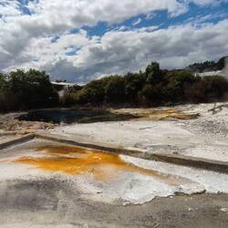 Wahnsinns chemische Aktivitäten, direkt in der Natur. Für mich war das neu!