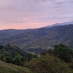 Sonnenuntergang in den Bergen von Salento