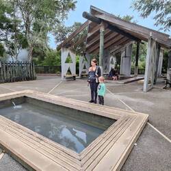 Und kleine 'Badewannen' zum reinschlüpfen.